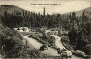 Borszékfürdő, Baile Borsec; a fürdőbe vezető szerpentin út, autó és megpakolt lovaskocsi / serpentine road to the spa, automobile, horse cart (EK)