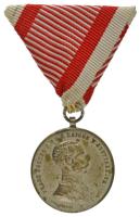 1914. "Ferenc József II. osztályú Ezüst Vitézségi Érem" ezüstözött bronz kitüntetés, modern mellszalaggal T:XF Hungary 1914. "Silver Gallantry Medal, IInd Class" silver plated bronze decoration, with modern ribbon C:XF NMK 133.