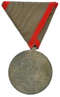 1918. "Sebesültek Érme nem hadieszköztől sérültek számára" cink kitüntetés mellszalaggal. Szign.: R. Placht T:XF oxidáció Hungary 1918. "Medal for Soldiers Wounded out of Combat" zinc decoration with ribbon. Sign.: R. Placht C:XF oxidation NMK 329.