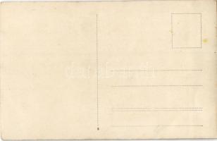 Osztrák-magyar haditengerészet matrózai újságolvasás közben a fedélzeten / K.u.K. Kriegsmarine Matro...