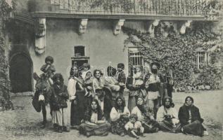 Gypsies at the Town hall in Nagyszeben