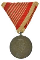 1917. "Károly Bronz Vitézségi Érem" Zn kitüntetés mellszalaggal. Szign.: Kautsch T:XF Hungary 1917. "Bronze Gallantry Medal" Zn decoration without ribbon. Sign.: Kautsch C:XF NMK.: 310.