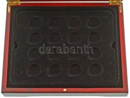 Mahagóni fa érmetartó kazetta bársonybéléssel, 23db 29mm átmérőjű férőhellyel, 2db kivehető tálcával...