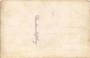 Osztrák-magyar haditengerészet matrózai hús bepakolás közben / K.u.K. Kriegsmarine Matrosen, Fleisch...