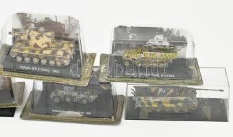 7 db II. világháborús katonai modell jármű, műagyag, eredeti csomagolásban, egyik sérült, h: 7,5 és ...