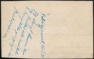 1931 Bp., Temetés alkalmából pénzügyőrökről készült csoportkép, hátoldalon feliratozott fotó, foltos...