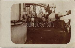 Kohleneinschiffung, K.u.K. Kriegsmarine / Austro-Hungarian Navy, coal embarkation, mariners loading coal. photo (EK)