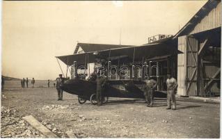 Pola, Flugstation. K.u.K. Kriegsmarine Seeflugzeug / Az Osztrák-Magyar Haditengerészet repülőállomása Santa Catarina szigetén, Polában, matrózok / WWI Austro-Hungarian Navy, mariners with aircrafts and seaplanes at the air station on Santa Catarina Island, in the harbor of Pula. Several mechanics and seamen standing next to a Léveque flying boat, most likely number 10. Phot. Alois Beer, Verlag Schrinner (ragasztónyom / glue marks)