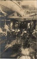 K.u.K. Kriegsmarine Matrosen / Osztrák-magyar matrózok feltakarítják a fedélzetet szénrakodás után / Austro-Hungarian Navy mariners cleaning the deck after coal loading. Stephan Vlach Pola photo