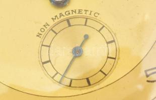 14K arany (Au) Marvin férfi karóra. Jelzett, működő, jó állapotban, pótolt koronával d: 33 mm