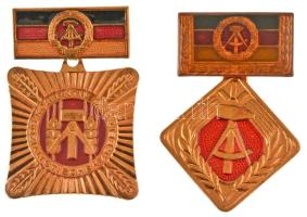 NDK ~1960-1970. 2db klf kitüntetés, közte "Szocialista Munka Kollektíva" műgyantás fém kitüntetés műanyag tokban T:AU GDR ~1960-1970. 2pcs of diff decorations, with "Kollektiv der Sozialistischen Arbeit (Collective of the Socialist Work)" synthetic resined metal decoration in plastic case C:AU