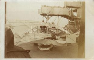 1915 Castelnuovo, K.u.K. Kriegsmarine Seeflugzeug / Hidroplán az SMS Zrínyi fedélzetén / WWI Austro-Hungarian Navy, flying boat (hydroplane), probably E-21, on board of SMS Zrínyi with pilot, naval aircraft. photo (EK)