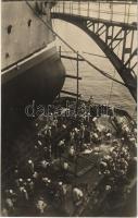 K.u.K. Kriegsmarine Matrosen / Osztrák-magyar matrózok ruha mosás közben a száraz dokkban / Austro-Hungarian Navy mariners doing the laundry in the dry dock. Stephan Vlach Pola photo