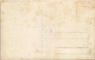 K.u.K. Kriegsmarine Matrosen / Osztrák-magyar matrózok várnak a fedélzeten még személyes holmijaikat...