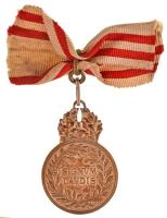 1917. "Károly Ezüst Katonai Érdemérem a katonai érdemkereszt szalagján" ezüstözött bronz k...