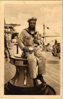 1917 K.u.K. Kriegsmarine Matrose nach der Arbeit / SMS TEGETTHOFF osztrák-magyar matróz pipázik és sörözik a munka után / Austro-Hungarian Navy mariner smoking a pipe and drinking beer after working. Phot. A. Hauger 1916. Rotes Kreuz Nr. 1050. (EK)