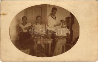 1917 K.u.K. Kriegsmarine Matrosen / Osztrák-magyar matróz borbély munka közben / Austro-Hungarian Navy mariner barber. photo (EK) + &quot;Telegraphenbureau der k.u.k. Kriegsmarine&quot;