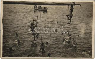 K.u.K. Kriegsmarine Matrosen / Osztrák-magyar matrózok fürdenek a tengerben / Austro-Hungarian Navy mariners swimming in the sea. photo (EK)