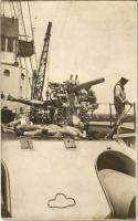 K.u.K. Kriegsmarine Matrosen, Sonnenbad an Bord / Osztrák-magyar matrózok napoznak a fedélzeten / Austro-Hungarian Navy mariners sunbathing on deck. A. Fischer Pola Nr. 560.