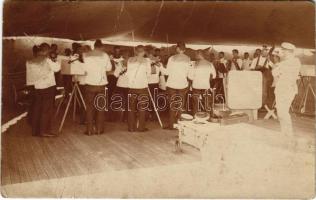 1916 K.u.K. Kriegsmarine Marine Musik / Osztrák-magyar haditengerészet, matrózok zenekara a fedélzeten / Austro-Hungarian Navy, mariners' music band on deck. photo (fa) + "K.u.K. KRIEGSMARINE S.M.S. "Erzherz. Karl"