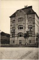 Budapest I. Tabán, Villa épület az Orom utca 20. szám alatt. Calderoni és Társa kiadása