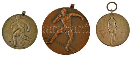 3db-os vegyes sport díjérem tétel, közte 1926. Jelzett Ag labdarúgó díjérem füllel, hátoldalán "Alföldi sportélet Szentes 1926 VI. 20." gravírozással, "SGA" gyártói jelzéssel (11,84g/0.800/30mm) T:XF,VF