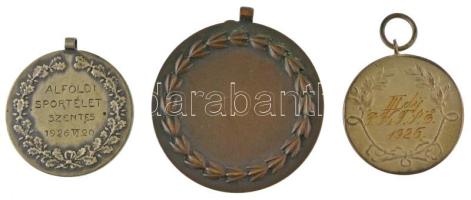 3db-os vegyes sport díjérem tétel, közte 1926. Jelzett Ag labdarúgó díjérem füllel, hátoldalán &quot...
