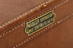 Bőr piperebőrönd Nádler böröndgyár fém táblával, kulccsal 30x22 cm Kopott