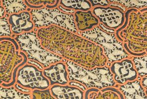 Dísztál Koránból vett idézetekkel. Vörösréz, kézzel karcolt, festett. d: 40 cm szélén kis sérüléssel