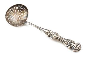 Antik ezüst cukorszóró kanál Bécs 1850. Díszített, áttört 42 g / Antique Vienna silver sugar spreading spoon 43 g.