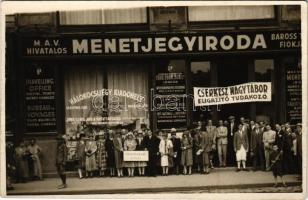 Budapest VIII. Baross tér, MÁV hivatalos menetjegyiroda, Cserkész Nagytábor eligazító tudakozó, diákutazási osztály. photo (fa)