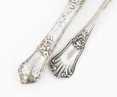 Ezüst keresztelő, egy személyes evőeszköz készlet jelzett, mesterjegyes nettó 168 g + kés