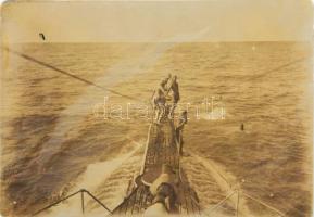 cca 1914 Osztrák-Magyar haditengerésze tenegralattjáróról fürdőznek / k.u.k.seamen from an unidentified Austrian submarine go for a swim. The photograph was taken from the conning tower. The forward part of the deck and the gun are visible.12x8 cm