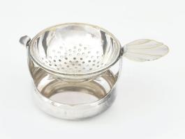 Ezüst(Ag) asztali nyeles teaszűrő állvánnyal, jelzett, d: 5,6 cm, m: 4 cm, nettó: 45,9 g