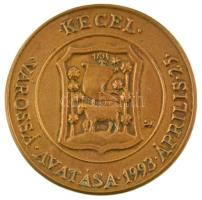 1993. "Kecel várossá avatása 1993. április 25." egyoldalas, öntött bronz plakett, hátlapon gravírozva. Szign.: SR (91mm) T:UNC