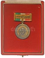 1955. "A Magyar Népköztársaság Bajnokságai / OTSB - NŐI NYOLCAS I." ezüstözött bronz díjér...