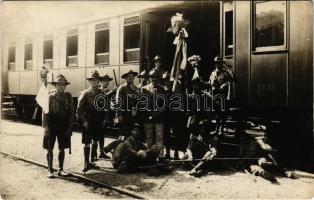 1933 Gödöllő, vasútállomás cserkészekkel. Schäffer Ármin udvari fényképész photo (EK)