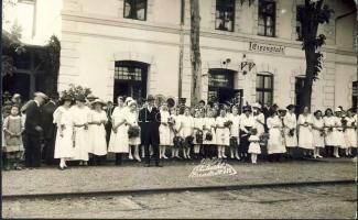 Kismárton celebrating citizens at the railway station (EB)