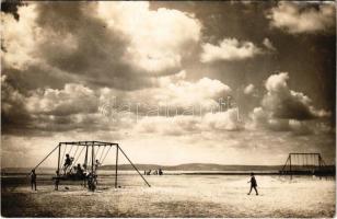 Balatonkenese, Székesfővárosi Alkalmazottak Üdülőtelepe, játszótér, hinta. Keller János photo (EK)