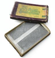 cca 1900-1920 Társaságok (kirándulók, csónakázók), elegáns lakásbelsők. 8 db nagyméretű üvegnegatív,...