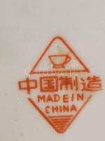 Kínai cukordoboz. Részben kézzel festett, jelzett, kis kopással 13 cm