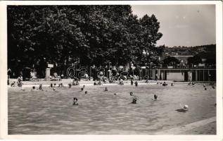 Esztergom, Hotel Szent István fürdő szálloda, strand, fürdőzők