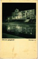 Sikonda-gyógyfürdő (Baranya), este. Neográdyné Haich Sarolta felvétele 1934. (fl)