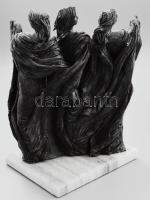 Három grácia. Festett kerámia, márvány talapzaton, jelzett, apró lepattanásokkal, kezeken sérülés, m...