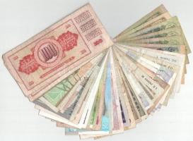 36db-os vegyes külföldi bankjegy tétel, közte Olaszország, Szlovákia, Törökország T:F
36pcs of mixe...