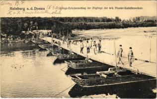 1913 Hainburg an der Donau, Kriegs-Brückenschlag der Zöglinge der k.k. Pionoer-Kadettenschule / Osztrák-magyar hidász katonák hajóhídon / Austro-Hungarian military pontoon bridge (EK)