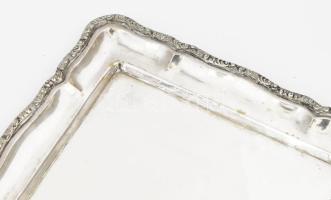 Ezüst tálca, plasztikus díszítéssel a szélén. dianás jelzéssel. Mesterjeggyel. 530 g 39x20 cm