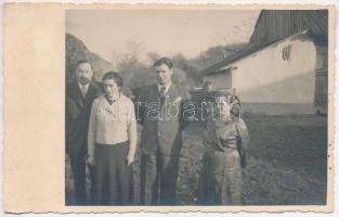 1939 Torda, Turda; családi fotó a mezőgazdaságban / family in the farm. photo