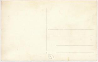 Zala vármegye, Magy. Kir. Államvasutak gépgyára által gyártott traktor mely cséplőgépet hajtja. phot...