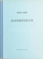 Vertse Albert: Madárvédelem. Bp., 1961, Mezőgazdasági Kiadó. Második, átdolgozott kiadás. Szövegközi és egészoldalas illusztrációkkal. Kiadói félvászon-kötés, jó állapotban.